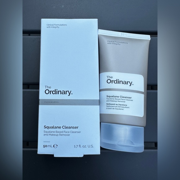 🌸 The Ordinary Squalane Cleanser in White and Gray - Picture 3 of 3